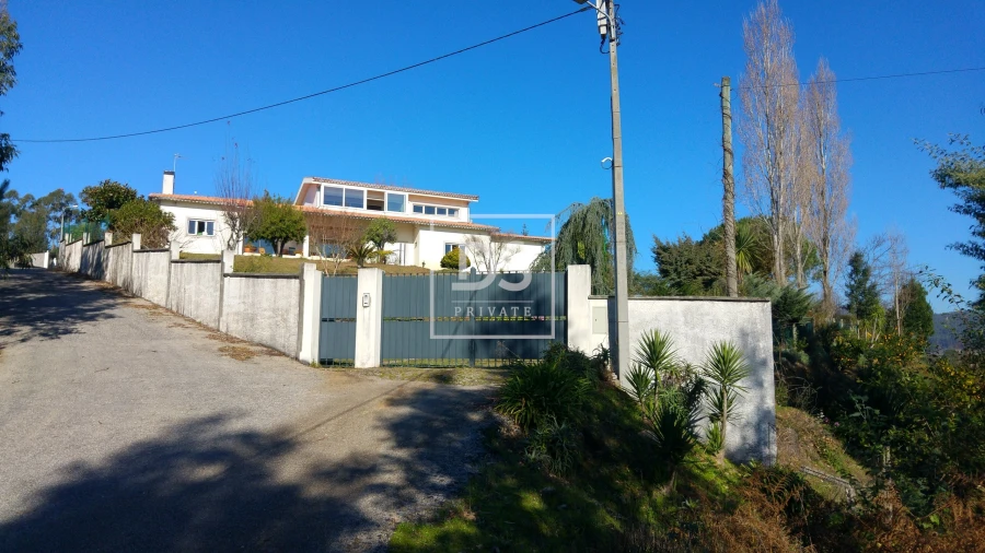 Moradia T4 para Venda em Ossela Foto 2