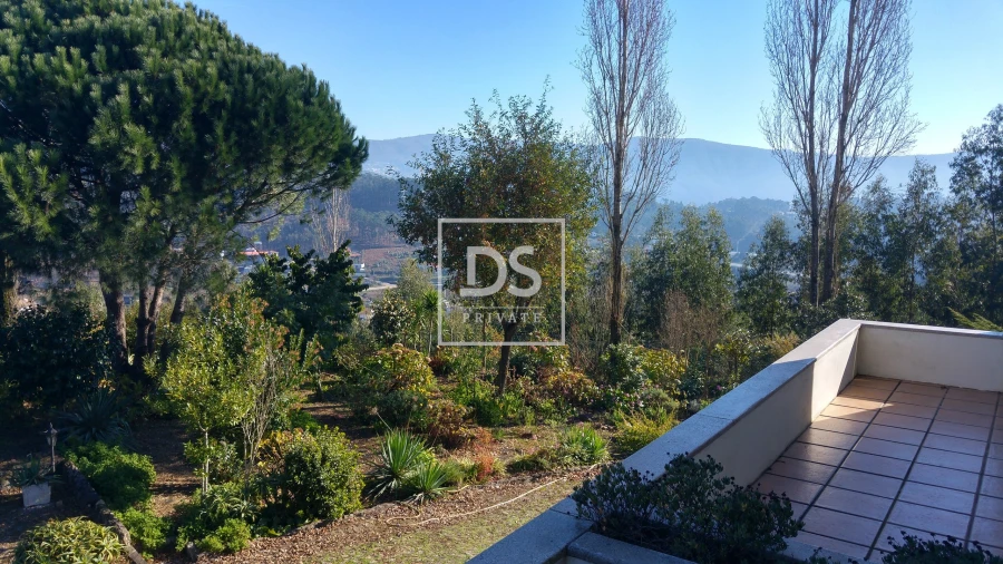 Moradia T4 para Venda em Ossela Foto 9