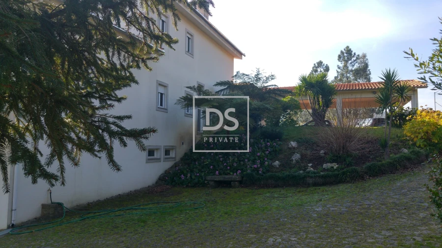 Moradia T4 para Venda em Ossela Foto 11