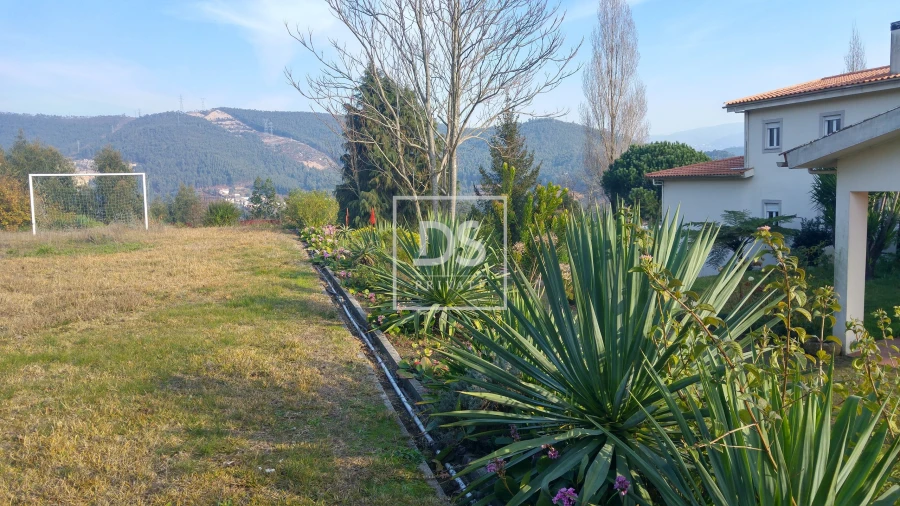 Moradia T4 para Venda em Ossela Foto 13