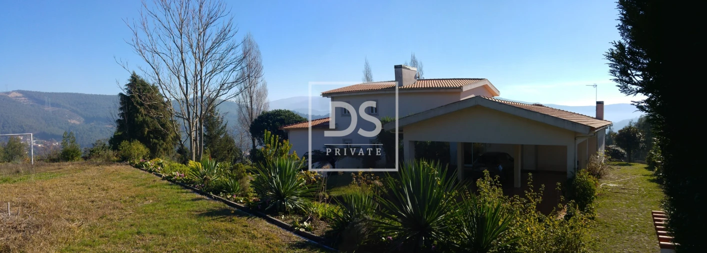 Moradia T4 para Venda em Ossela Foto 4