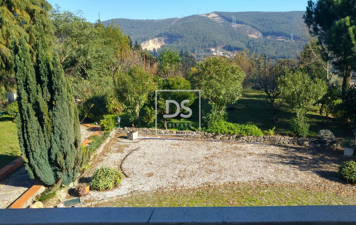 Moradia T4 para Venda em Ossela Foto 8