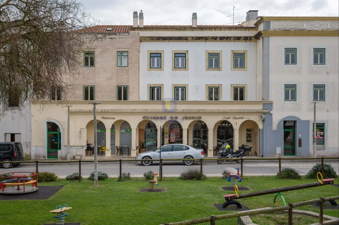 Negócio para Venda em Atouguia da Baleia Foto 1