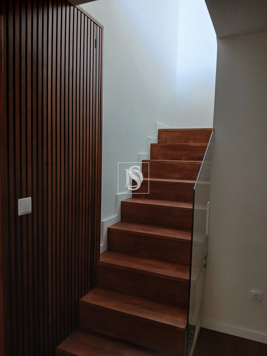 Apartamento T4 para Venda em Silvalde Foto 9