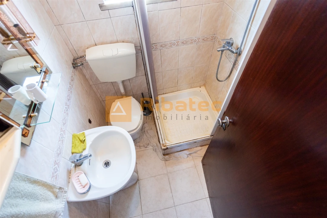 Moradia T3 para Venda em Branca Foto 11