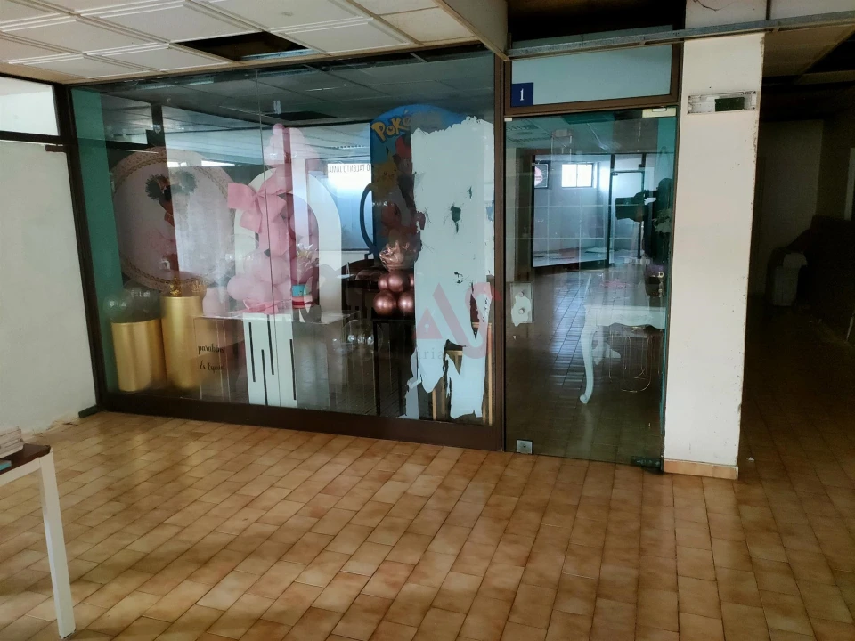 Loja para Venda em Albufeira e Olhos de Água Foto 2