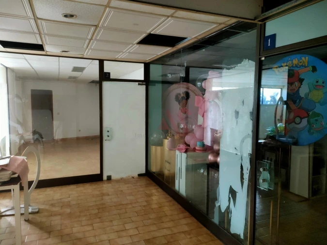 Loja para Venda em Albufeira e Olhos de Água Foto 1