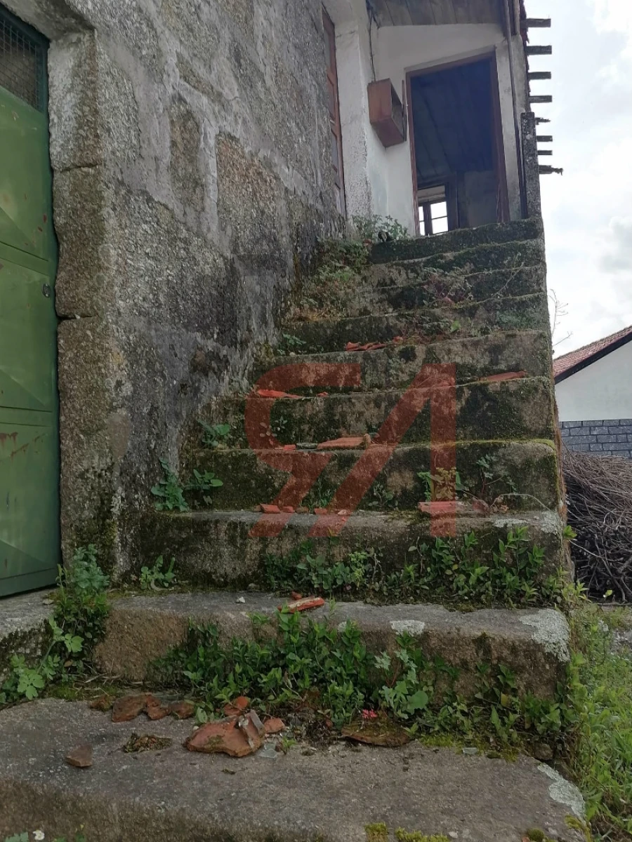 Moradia T0 para Venda em Carvalhosa Foto 9