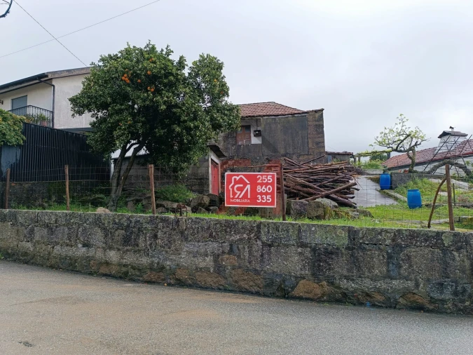 Moradia T0 para Venda em Carvalhosa