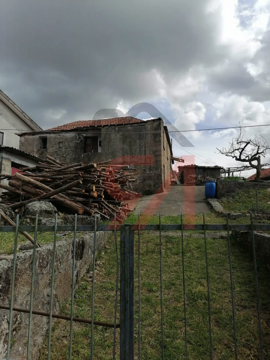 Moradia T0 para Venda em Carvalhosa Foto 4