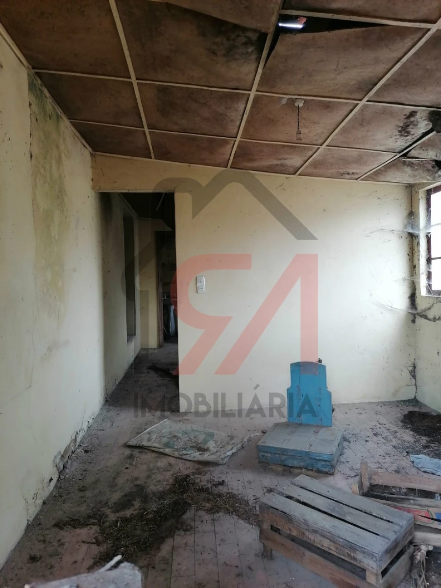 Moradia T0 para Venda em Carvalhosa Foto 8