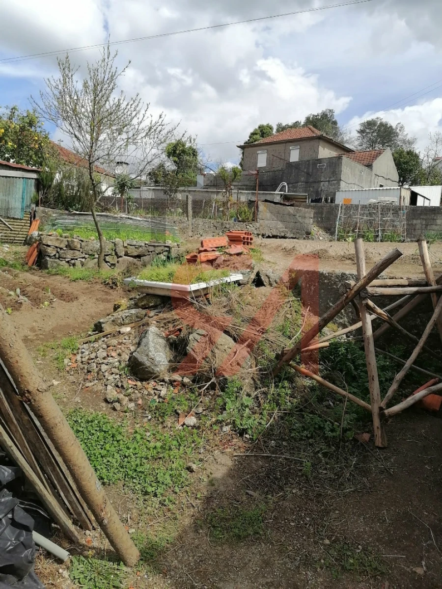 Moradia T0 para Venda em Carvalhosa Foto 13