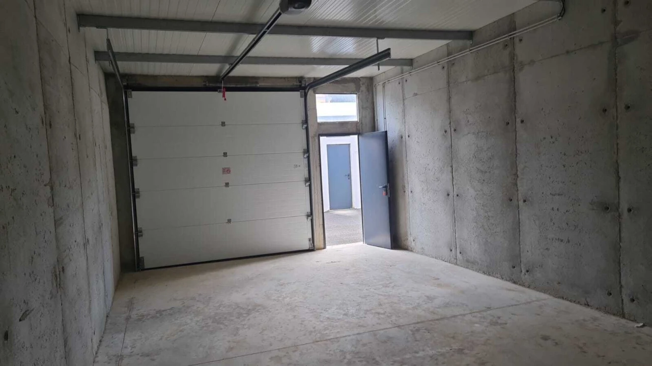 Garagem para Arrendamento em Santa Maria, São Pedro e Matacães Foto 4