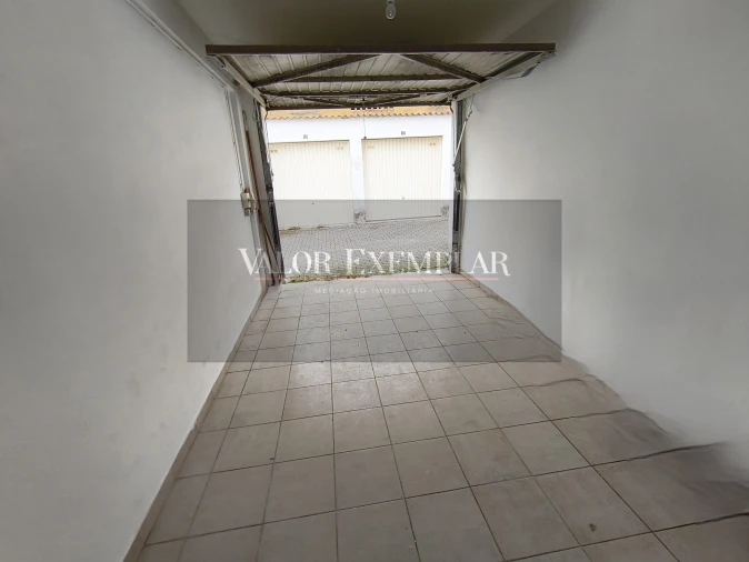 Garagem para Venda em Setubal (São Sebastião) Foto 1