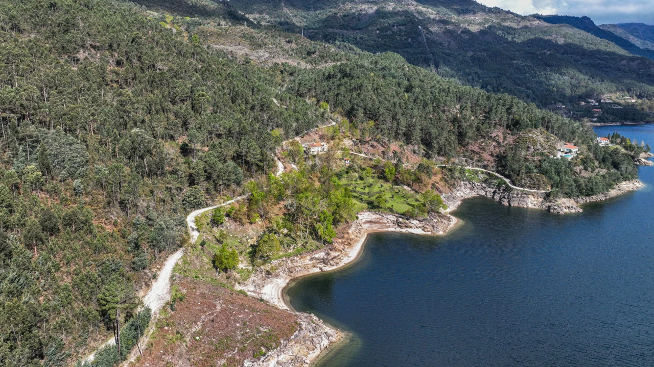 Moradia T3 para Venda em Rio Caldo Foto 3