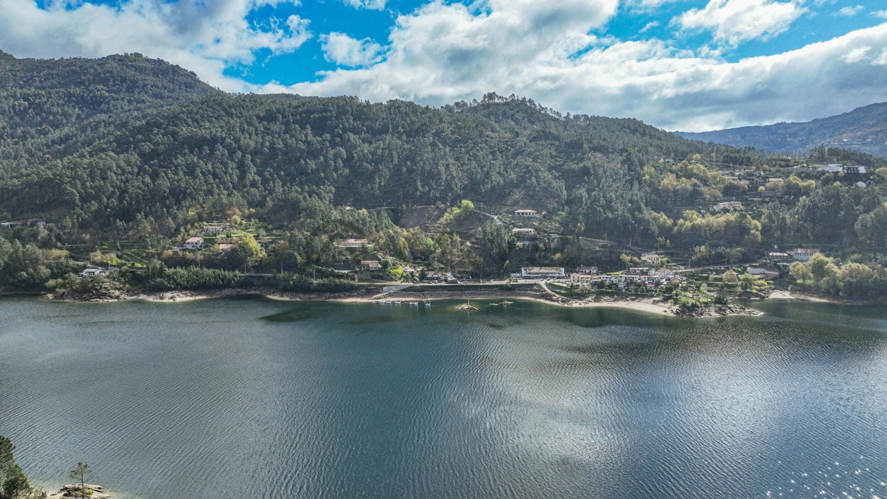 Moradia T3 para Venda em Rio Caldo Foto 14