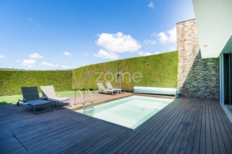 Moradia T4 para Venda em Água Longa Foto 23