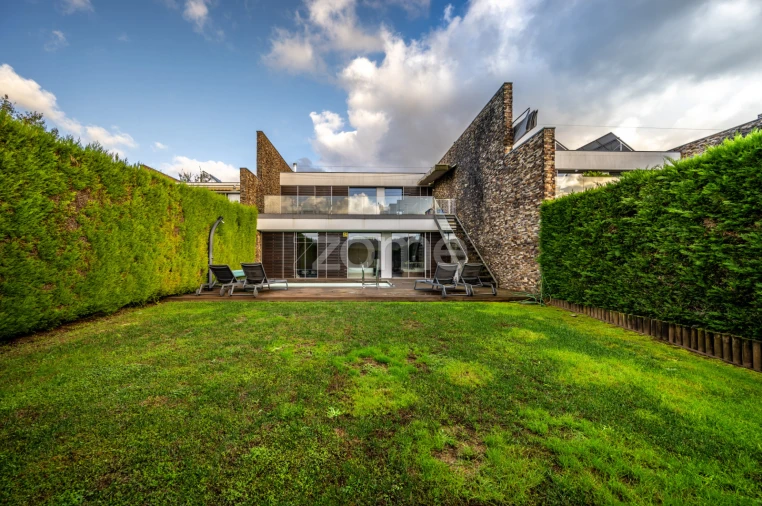 Moradia T4 para Venda em Água Longa Foto 3