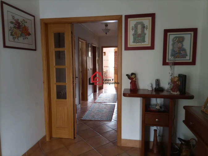 Moradia T4 para Venda em Orgens Foto 3