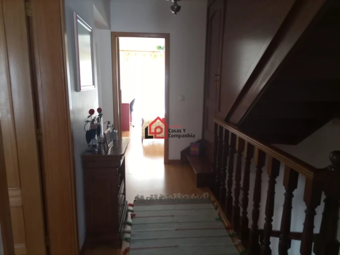 Moradia T4 para Venda em Orgens Foto 6