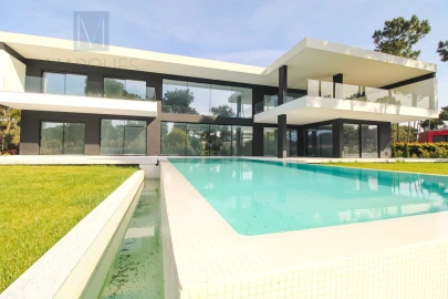 Moradia T6 para Venda em Charneca de Caparica e Sobreda