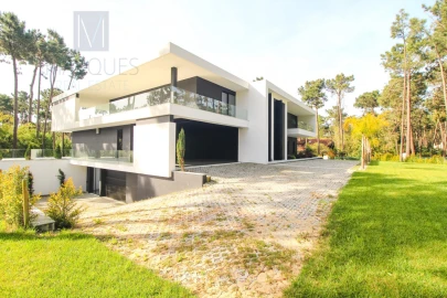 Moradia T6 para Venda em Charneca de Caparica e Sobreda