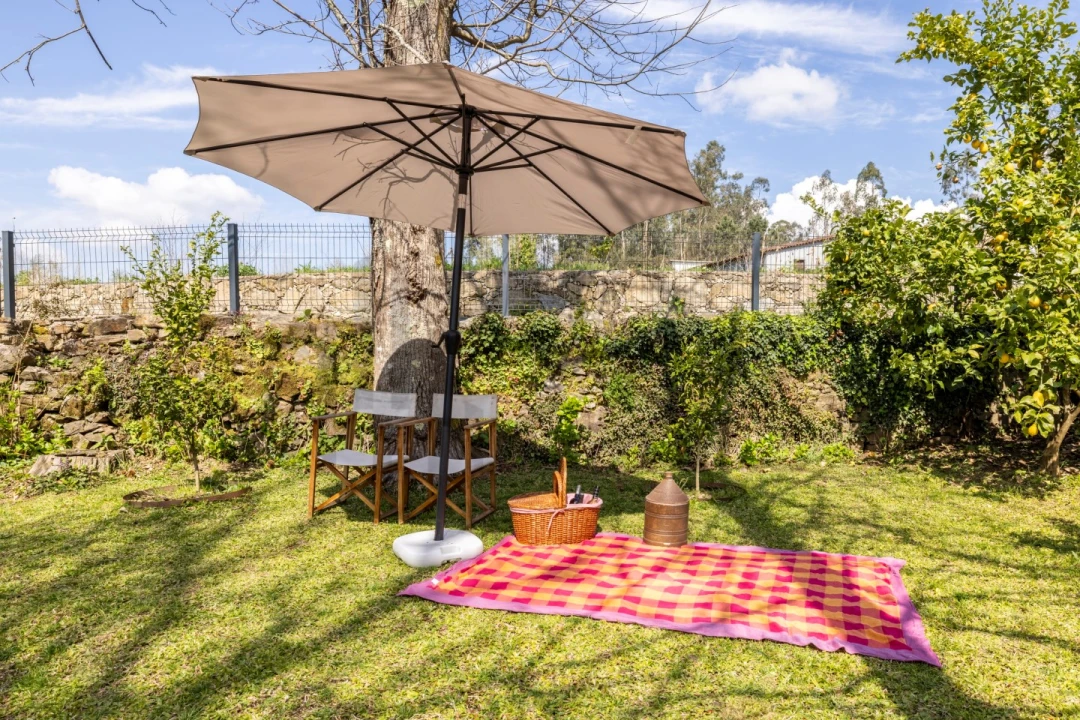 Quinta T4 para Arrendamento em Moure Foto 32