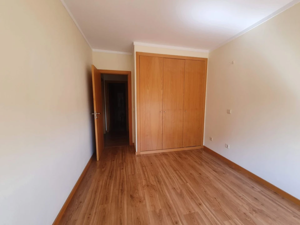 Apartamento T2 para Venda em Canelas Foto 12