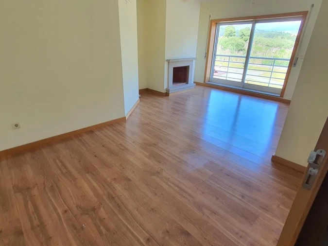 Apartamento T2 para Venda em Canelas Foto 3