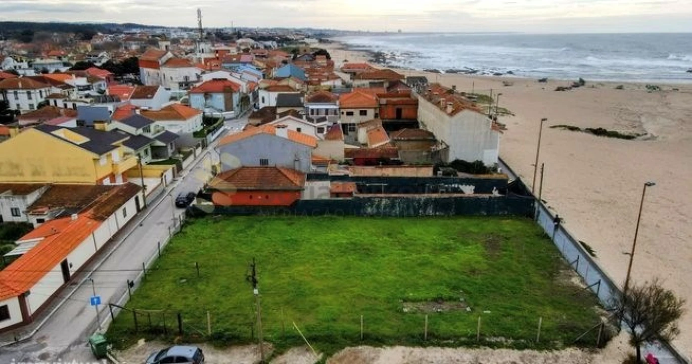Terreno para Venda em Arcozelo Foto 2