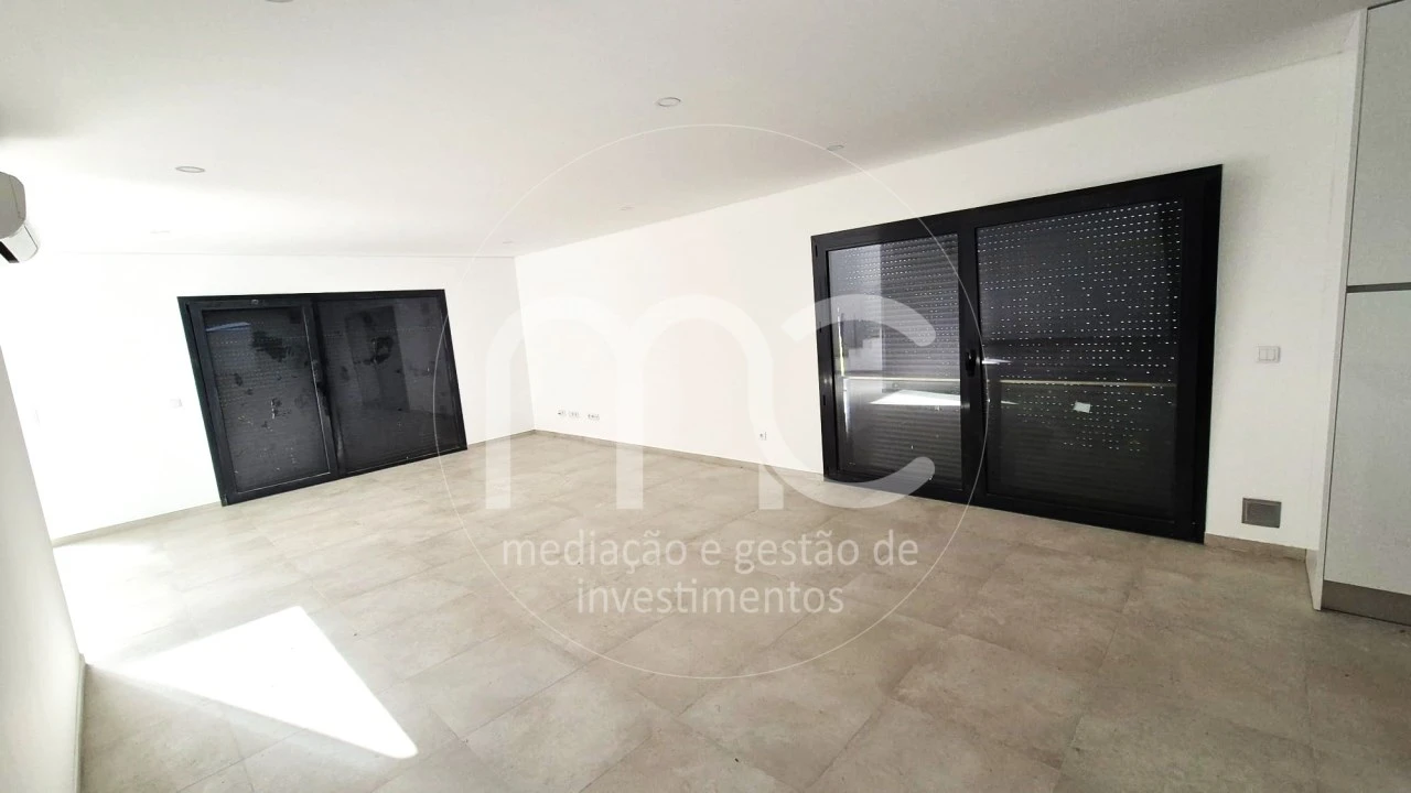 Moradia T4 para Venda em Nossa Senhora das Misericordias Foto 9