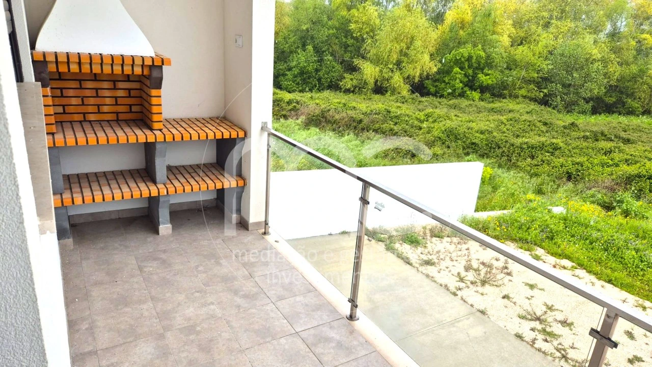 Moradia T4 para Venda em Nossa Senhora das Misericordias Foto 3