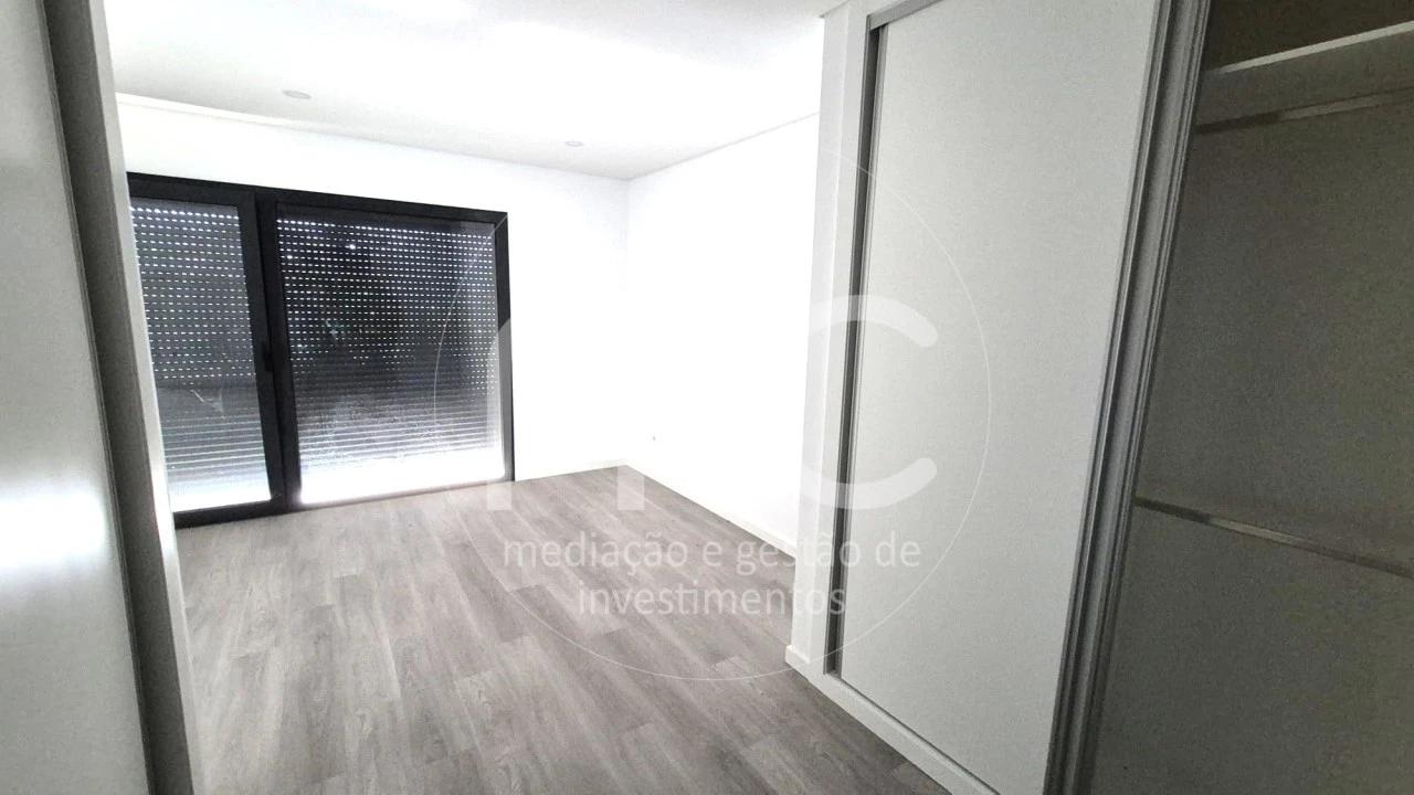 Moradia T4 para Venda em Nossa Senhora das Misericordias Foto 11