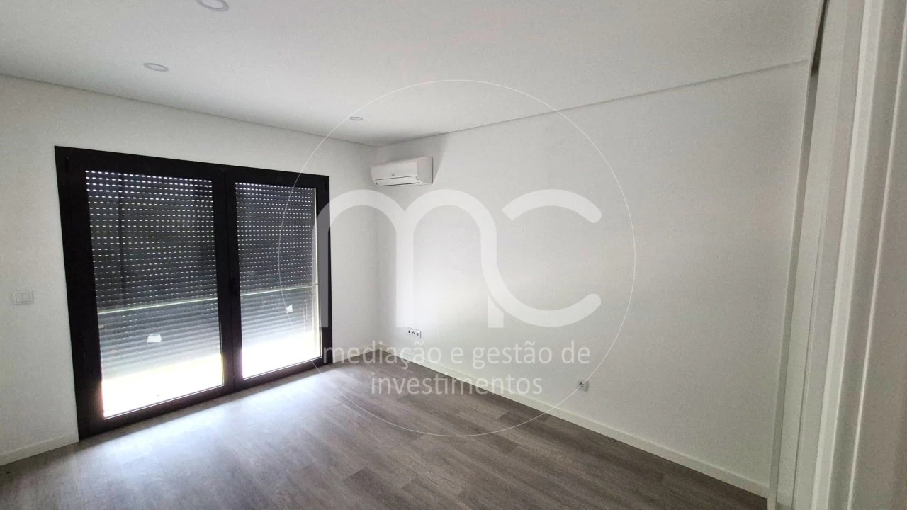 Moradia T4 para Venda em Nossa Senhora das Misericordias Foto 25