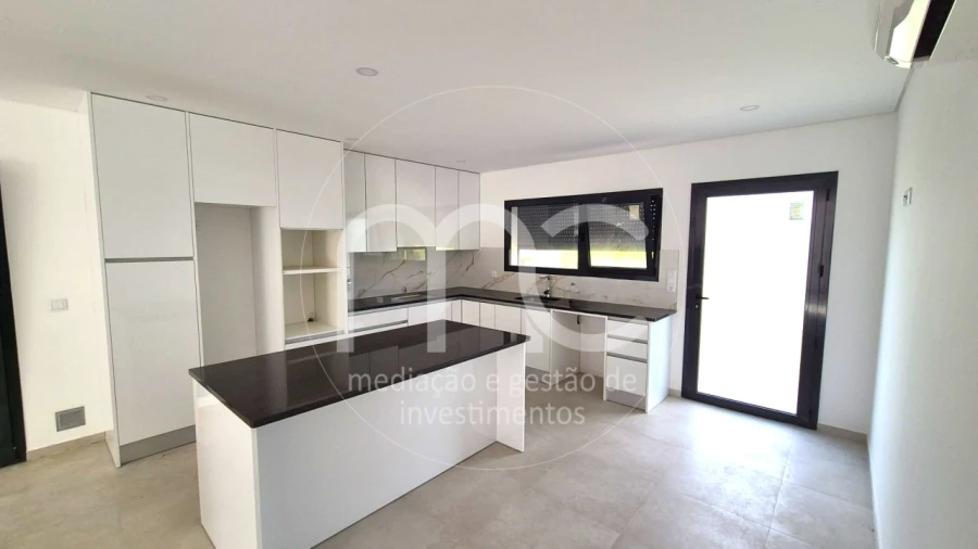 Moradia T4 para Venda em Nossa Senhora das Misericordias Foto 1