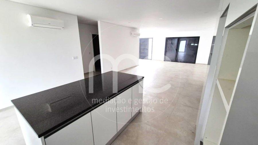 Moradia T4 para Venda em Nossa Senhora das Misericordias Foto 5