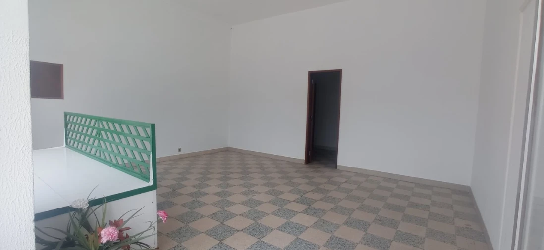 Loja para Arrendamento em Azoia de Cima e Tremês Foto 3