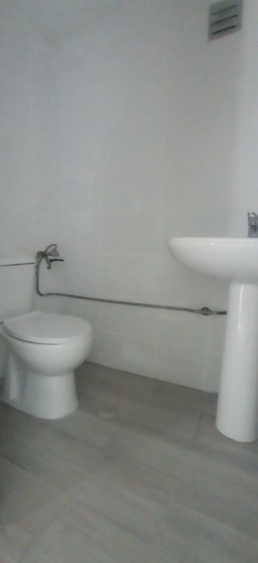 Loja para Arrendamento em Azoia de Cima e Tremês Foto 5