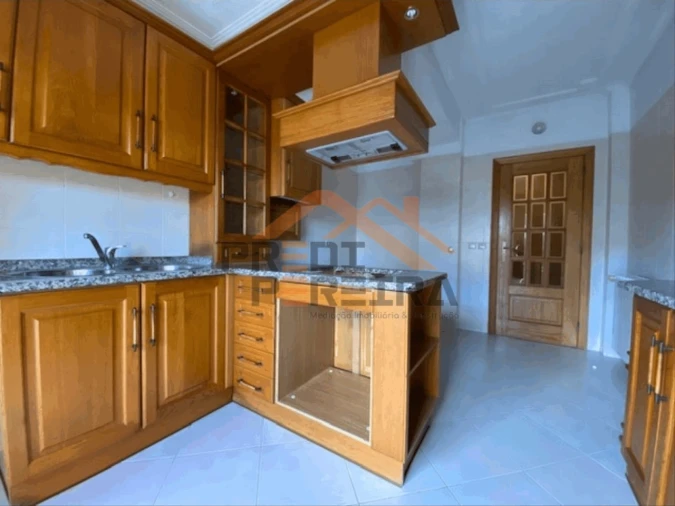 Apartamento T2 para Venda em Venda do Pinheiro e Santo Estêvão das Galés Foto 4