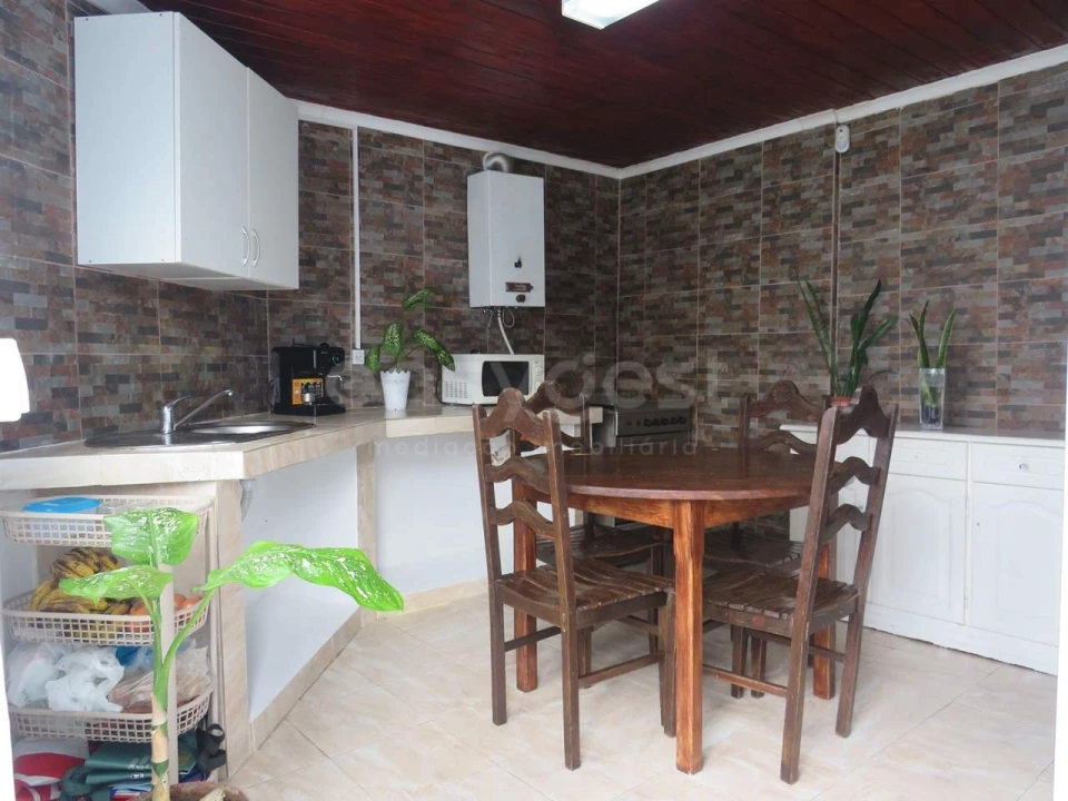 Moradia T3 para Venda em Rabo de Peixe Foto 2