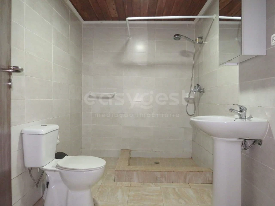 Moradia T3 para Venda em Rabo de Peixe Foto 5