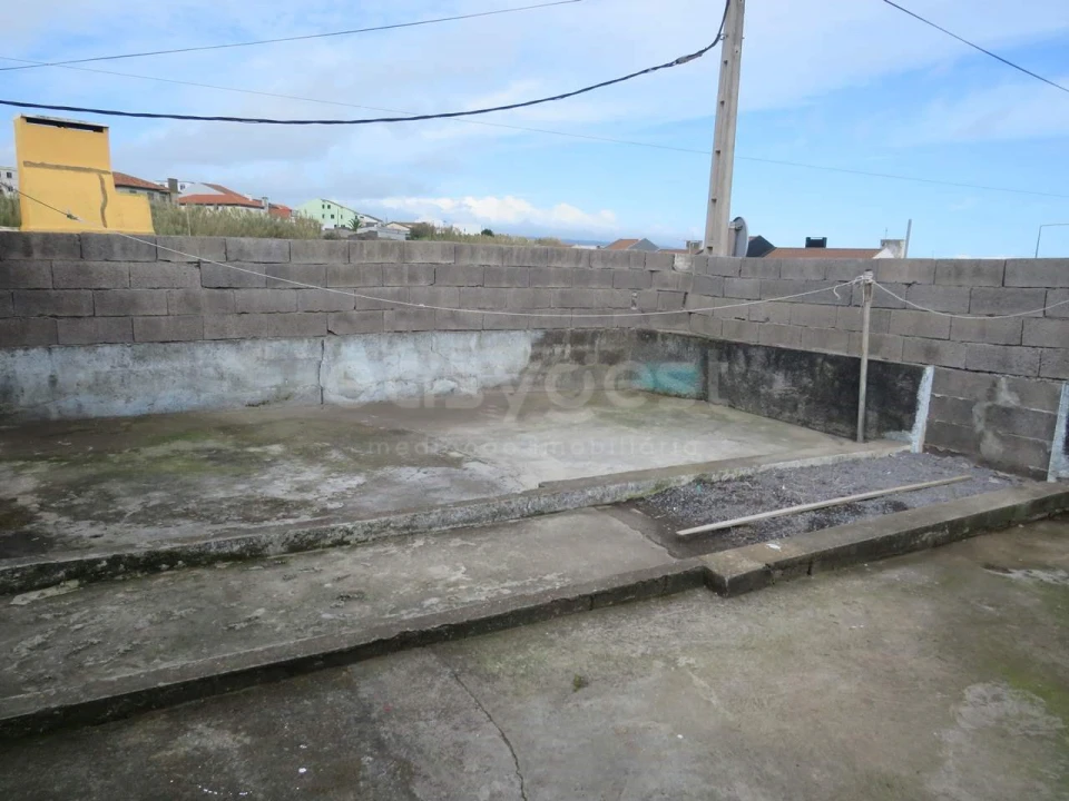 Moradia T3 para Venda em Rabo de Peixe Foto 8