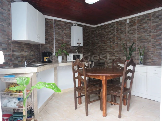 Moradia T3 para Venda em Rabo de Peixe Foto 2