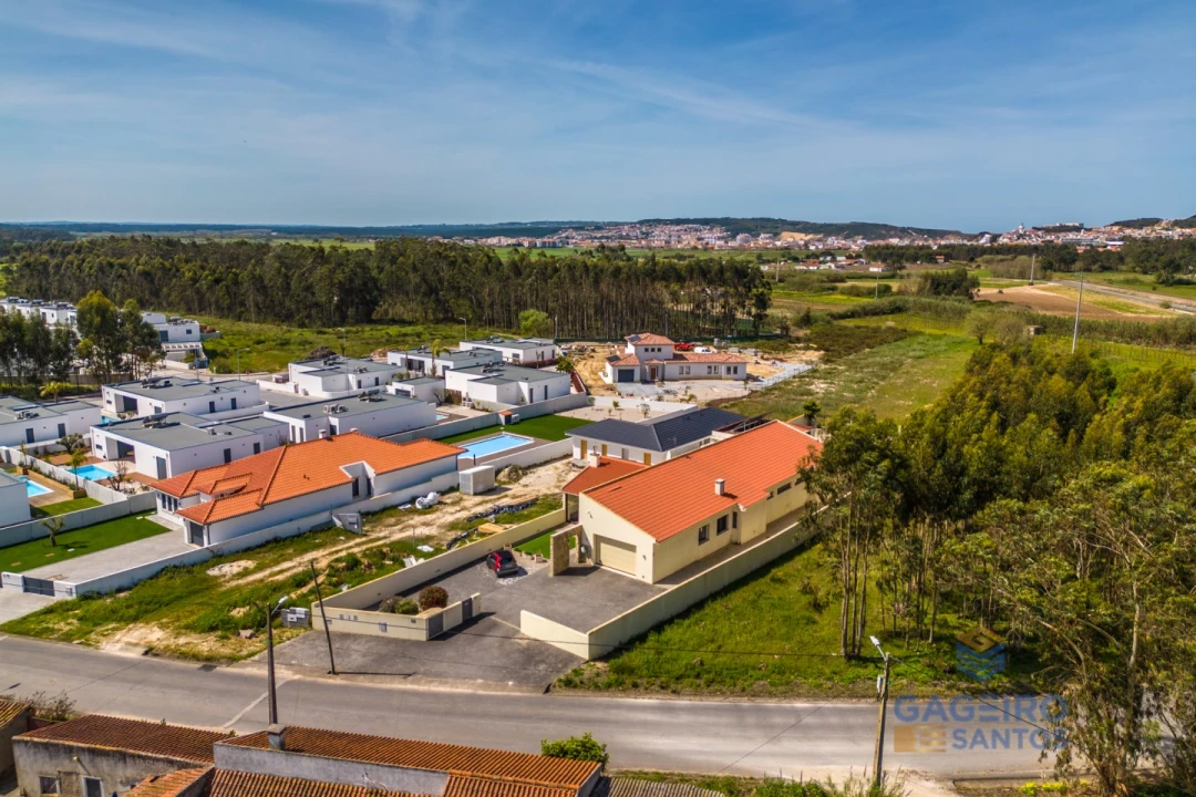Moradia T4 para Venda em São Martinho do Porto Foto 60
