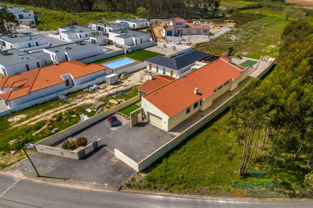 Moradia T4 para Venda em São Martinho do Porto Foto 6