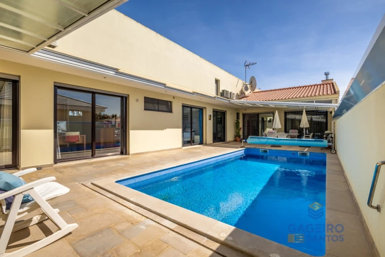 Moradia T4 para Venda em São Martinho do Porto Foto 1