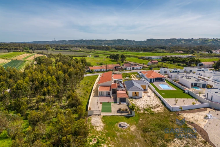 Moradia T4 para Venda em São Martinho do Porto Foto 58