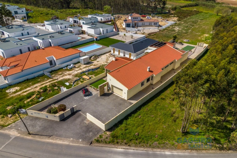 Moradia T4 para Venda em São Martinho do Porto Foto 6