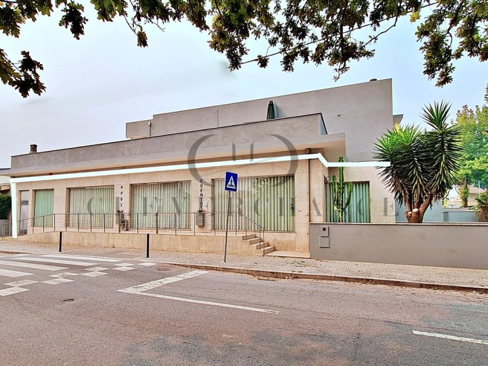 Loja para Venda em Cidade da Maia Foto 1