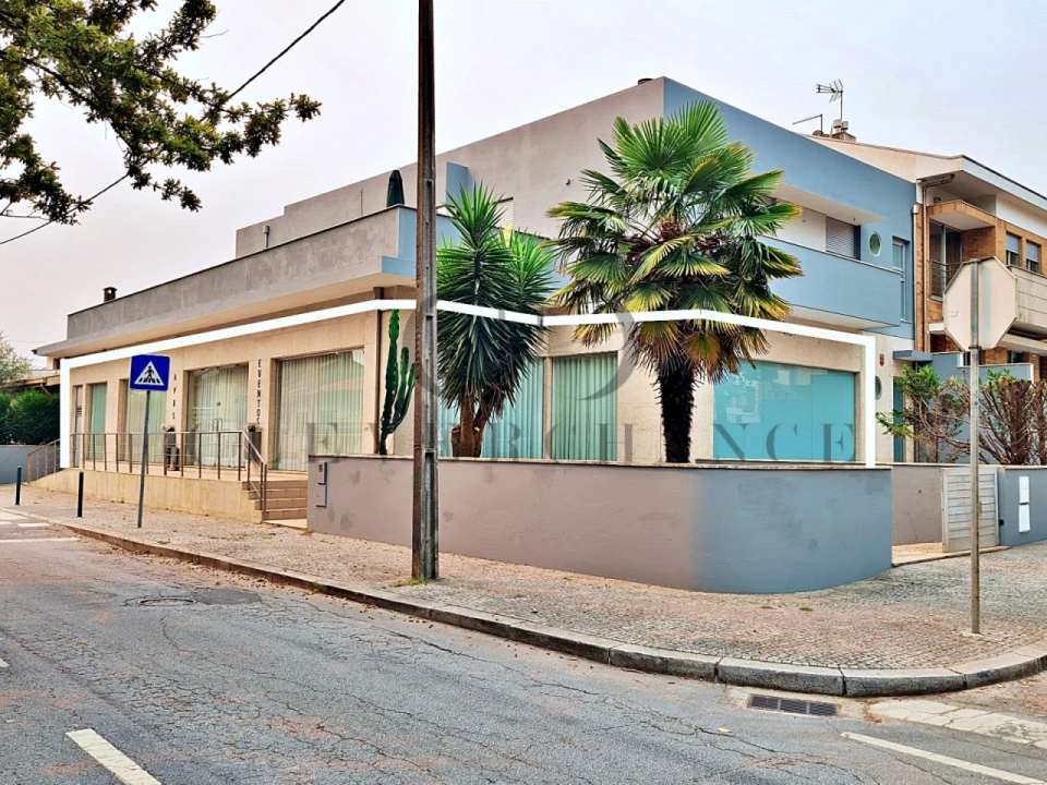 Loja para Venda em Cidade da Maia Foto 2